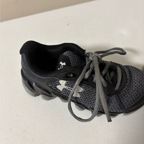 Boys under armour shoes size 11 used but plenty of wear left. Black and gray - Picture 3 of 8